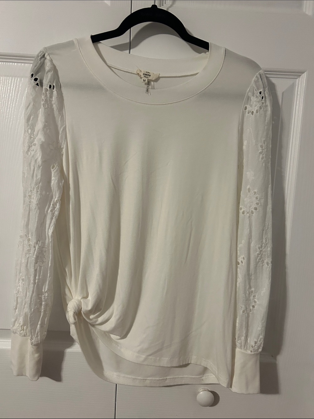 Women’s Size M entro White Long Sleeve Top with Lace Sleeves